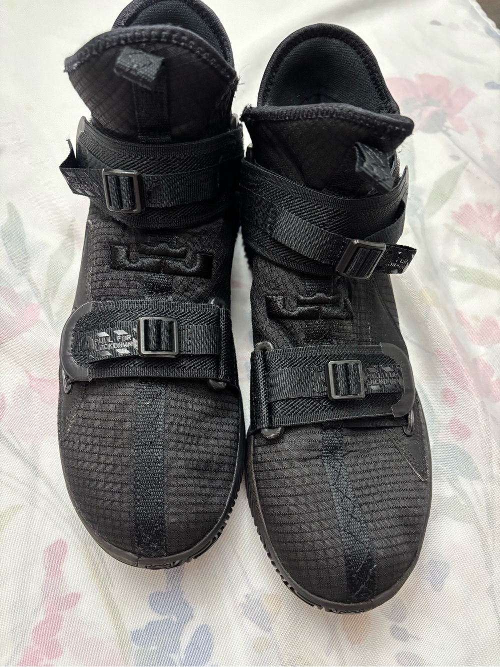 Nike LeBron Soldier 13 Triple Black Strap Sneakers Sz 9.5